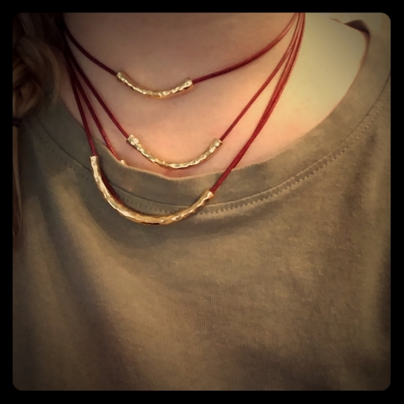 Red Leather and gold tone Choker Necklace 💋 - Picture 3 of 7